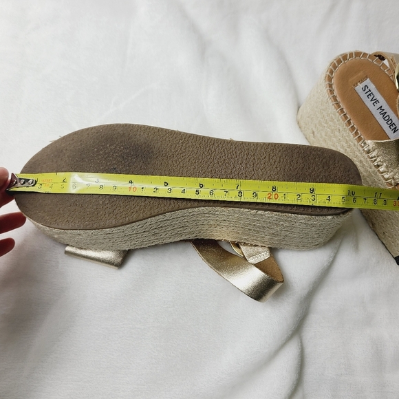 STEVE MADDEN gold wedge sandals - Picture 9 of 10